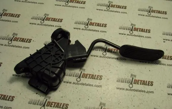 Lexus RX 300 Accelerator throttle pedal 7812048070
