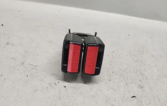 Renault Scenic II - Grand scenic II Middle seatbelt buckle (rear) 