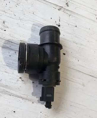 Engine coolant pipe/hose