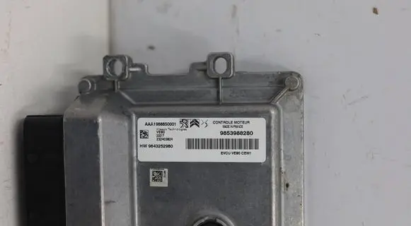 Peugeot 208 Engine control unit/module ECU Y2905597902
