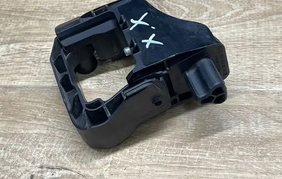 Mercedes-Benz E W213 Radiator mount bracket A2535010520