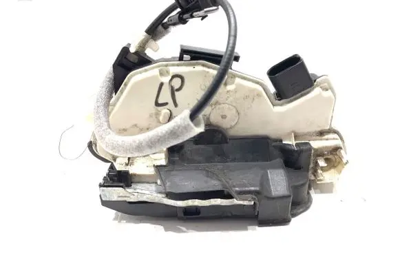 Volkswagen Tiguan Front door lock 5N1837015C