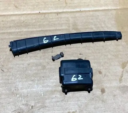 Mercedes-Benz 190 W201 Engine bonnet/hood lock trim molding 2018890025