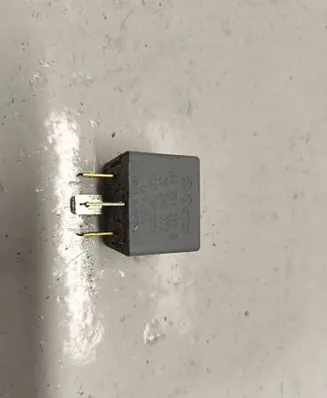 Volkswagen PASSAT B6 Other relay 141951253B 20240072