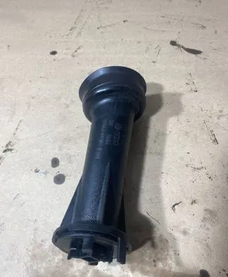 Volkswagen Transporter - Caravelle T5 Oil fill pipe 070115303K