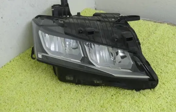 Peugeot 308 Headlight/headlamp 9851673580