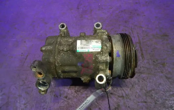 Renault Clio III Air conditioning (A/C) compressor (pump) 8200618853