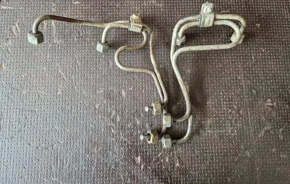 Volkswagen Golf I Fuel injector supply line/pipe 