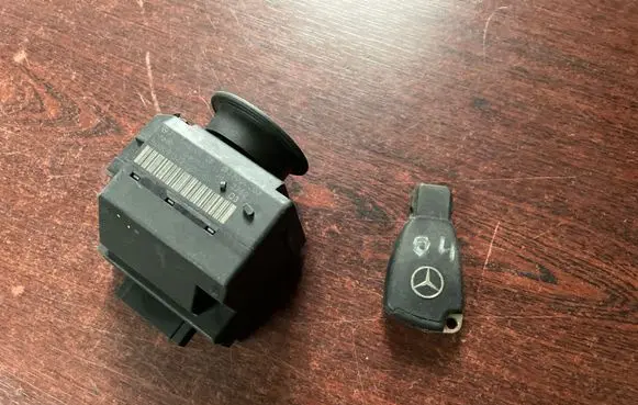 Mercedes-Benz E W211 Ignition lock 2115450608