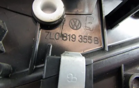 Volkswagen Multivan T5 Dash center air vent grill 7L0819355B
