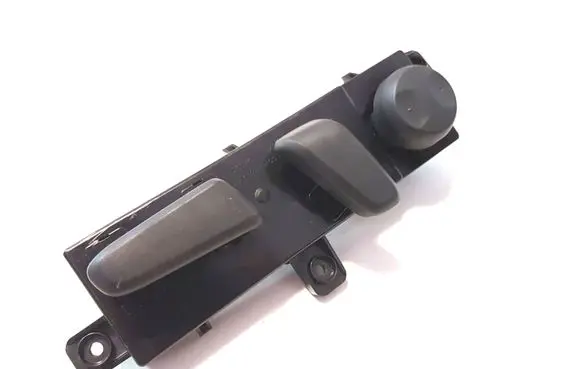 Hyundai i30 Seat control switch AD3217B2002241