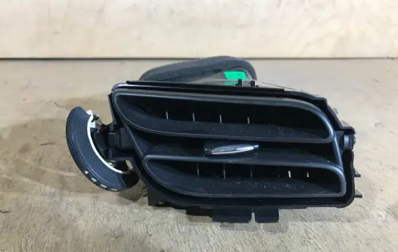 Citroen DS3 Dashboard side air vent grill/cover trim A1092113