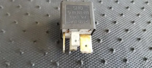 Volkswagen PASSAT B5 Other relay 443951253J 899511000