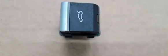 Tailgate opening switch