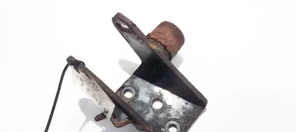 Toyota Avensis T250 Engine mounting bracket