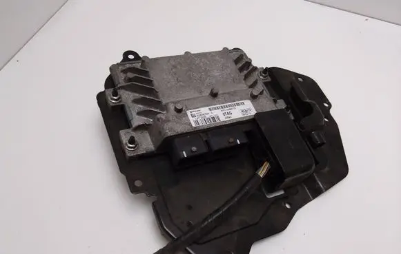 Ford Fiesta Engine control unit/module 8V2112A650TG 0TAG
