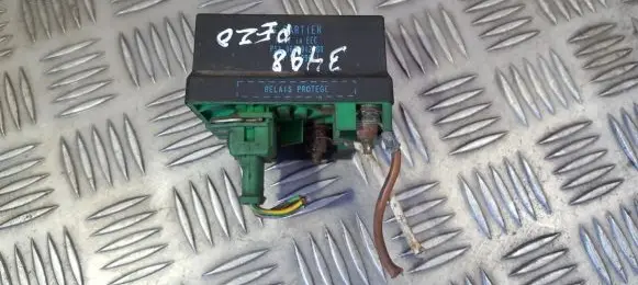 Peugeot 206 Glow plug pre-heat relay 9639912580