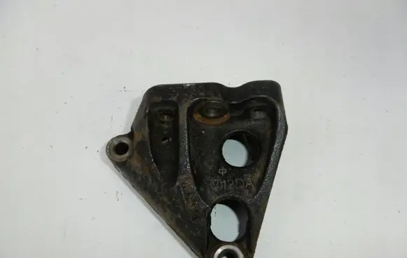 Toyota Prius (XW30) Engine mounting bracket