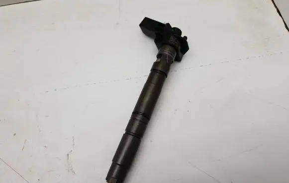 Audi A3 S3 8P Fuel injector 03L130277 09040100904 0445116030