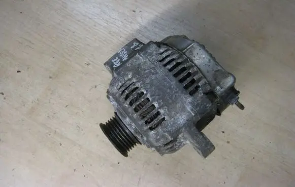 Land Rover Freelander Generator/alternator YLE101890