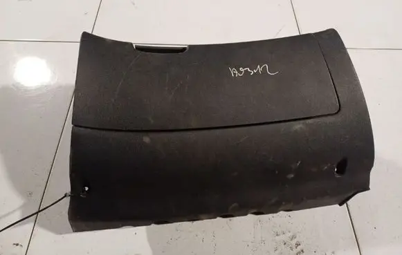 Glove box