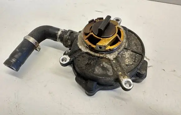 Audi A6 S6 C6 4F Vacuum pump