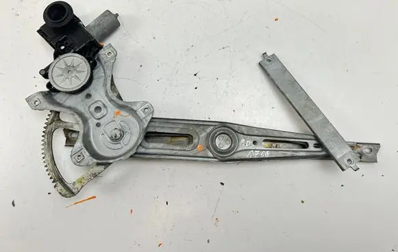 Toyota Hilux (AN120, AN130) Front door window regulator with motor 857100K190