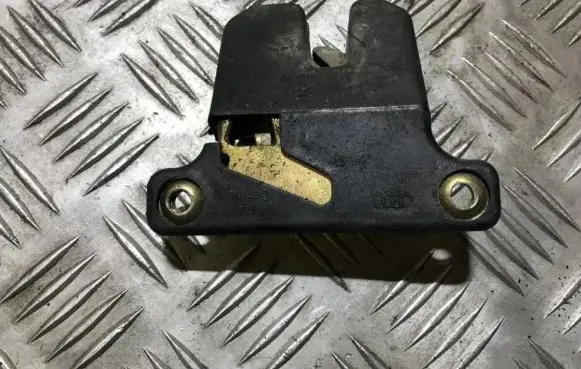Audi A4 S4 B5 8D Tailgate/trunk/boot lock/catch/latch 8d5827505