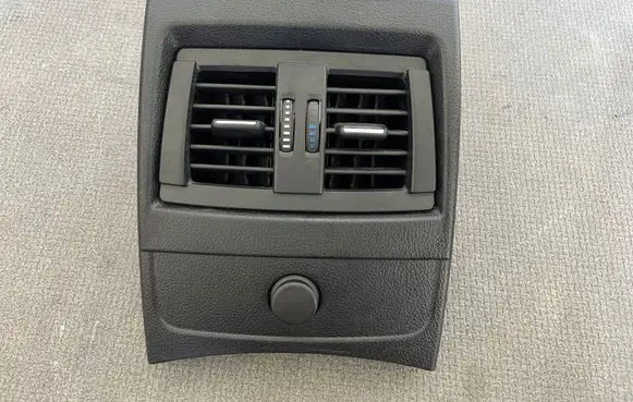 BMW 1 F20 F21 Rear air vent grill 9207330 08191001 16828110