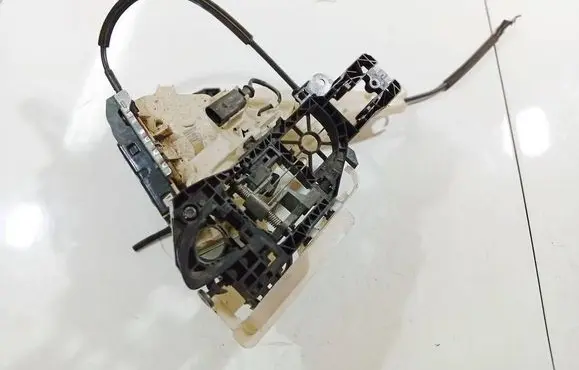 Seat Ibiza IV (6J,6P) Front door lock 5N2837015C