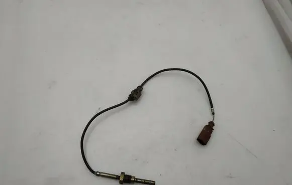 Volkswagen PASSAT B6 Oil temperature sensor 03L906088CE