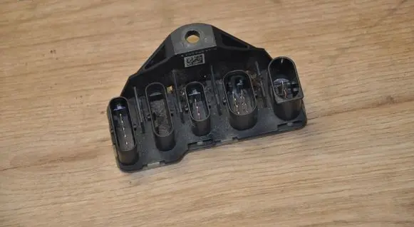 Mercedes-Benz E W213 Current control relay A0005459712