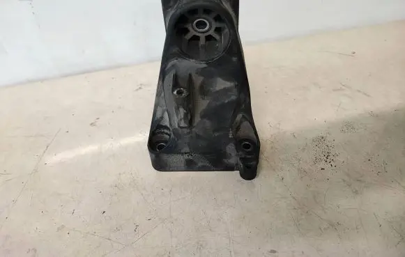 Mercedes-Benz S W222 Engine mounting bracket A6422230100