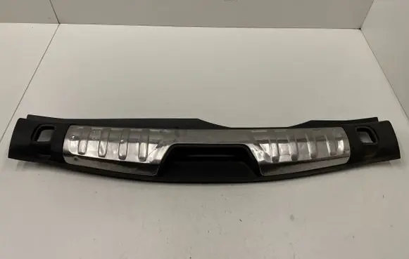 Trunk/boot sill cover protection