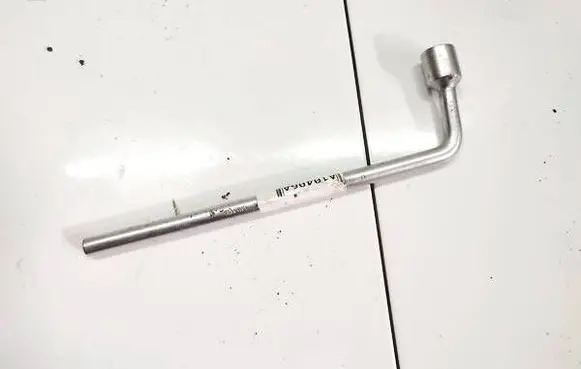 Mercedes-Benz A W169 Wheel nut wrench 