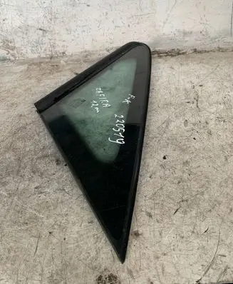 Opel Zafira B Front triangle window/glass 