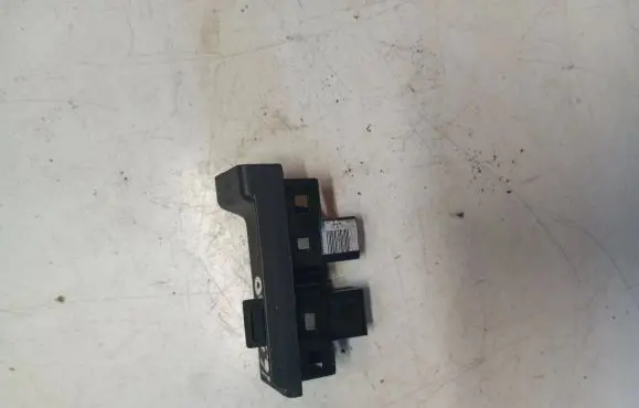 Volvo S60 AUX in-socket connector 8M5T19A164 8M57
