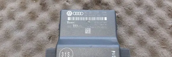 Volkswagen Golf V Gateway control module 1K0907530H 1K0907951