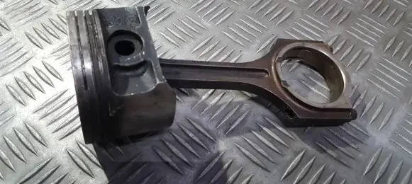 Hyundai Santa Fe Piston with connecting rod