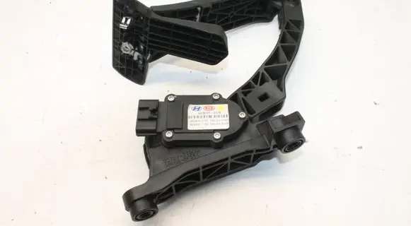 Hyundai i40 Accelerator throttle pedal 327272T900