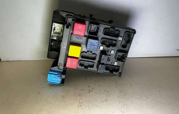 Renault Laguna II Fuse module 8200228560 35087110256 55RDFP014