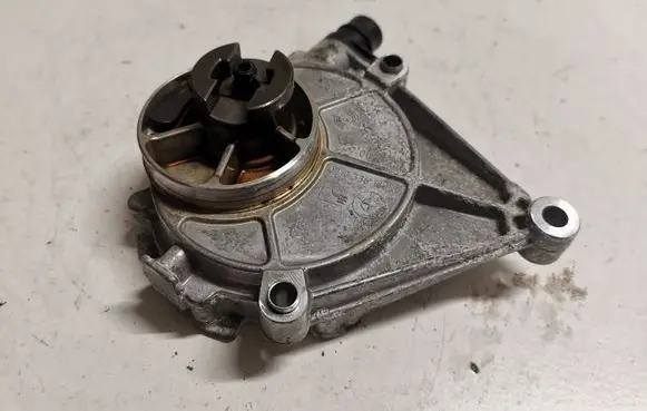 BMW 3 F30 F35 F31 Vacuum pump 0710336182A 7622080