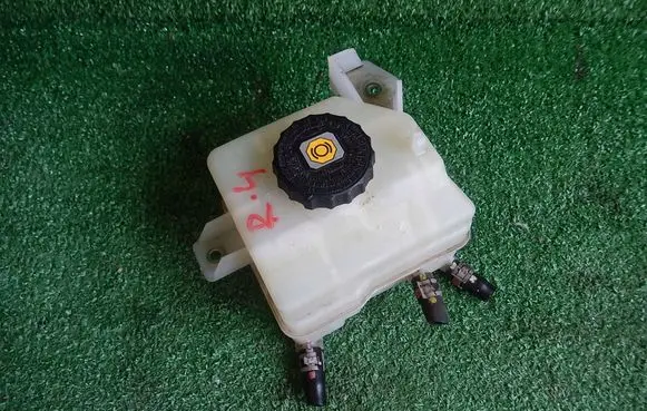 Toyota RAV 4 (XA50) Power steering fluid tank/reservoir 