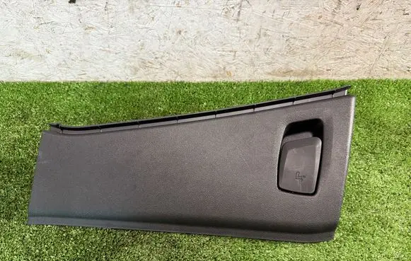 Porsche Macan (95B) (D) pillar trim (bottom) 7424732 20257210 7446108