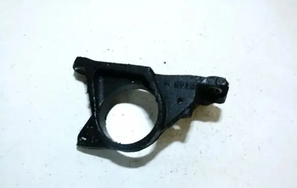 Engine mounting bracket