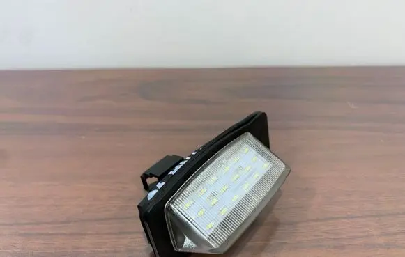 Mitsubishi Outlander Number plate light L004405