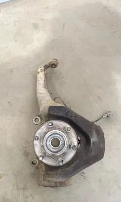 Nissan Navara D40 Front wheel hub spindle knuckle