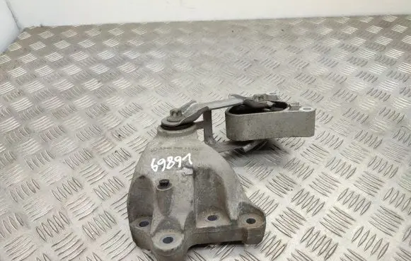 Mercedes-Benz CLA C117 X117 W117 Engine mounting bracket A2462401109 A2462400809