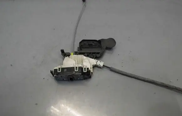 Mercedes-Benz ML W166 Front door lock a1667200435