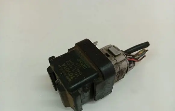 Toyota Corolla E120 E130 Glow plug pre-heat relay 2861067010